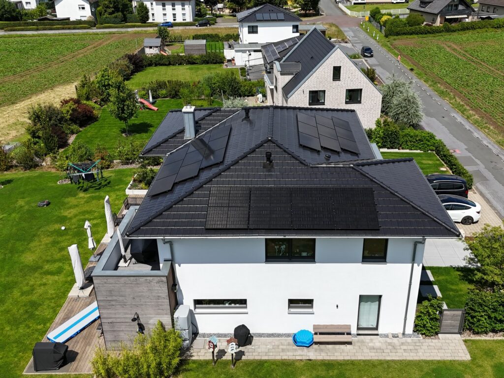 Walmdach, dreiseitig belegt · Enger